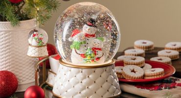 Scentsy Snow Globe Warmer Scentsy Snow Globe Warmer