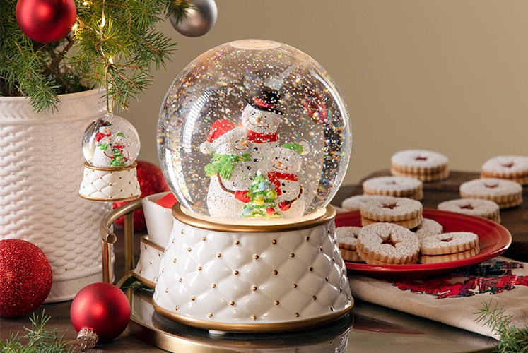 Limited-edition Snow Globe Scentsy Warmer coming soon