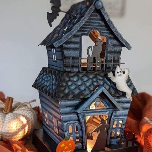 Haunting Good Time Scentsy Warmer Close Up