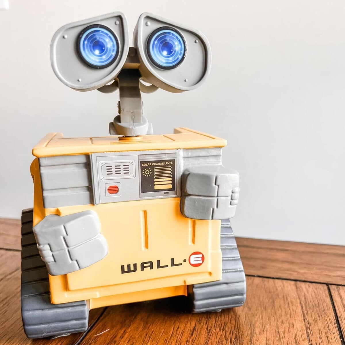 Disney and Pixar’s WALL-E Scentsy Warmer Disney and Pixar’s WALL-E Scentsy Warmer