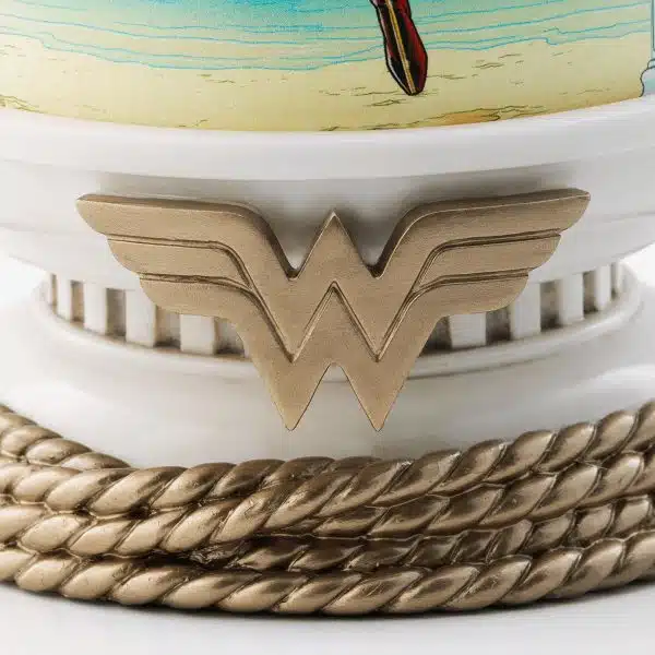 DC Wonder Woman™ – Scentsy Warmer Close Up