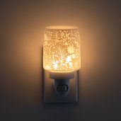 Charming Garden Scentsy Plugin Mini Warmer Dark Setting