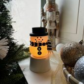Snow Cute Scentsy Mini Warmer with Tabletop Base Real Life