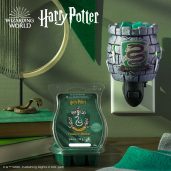 Slytherin™ – Scentsy Plugin Mini Warmer + 15 Watt Light Bulb - Green