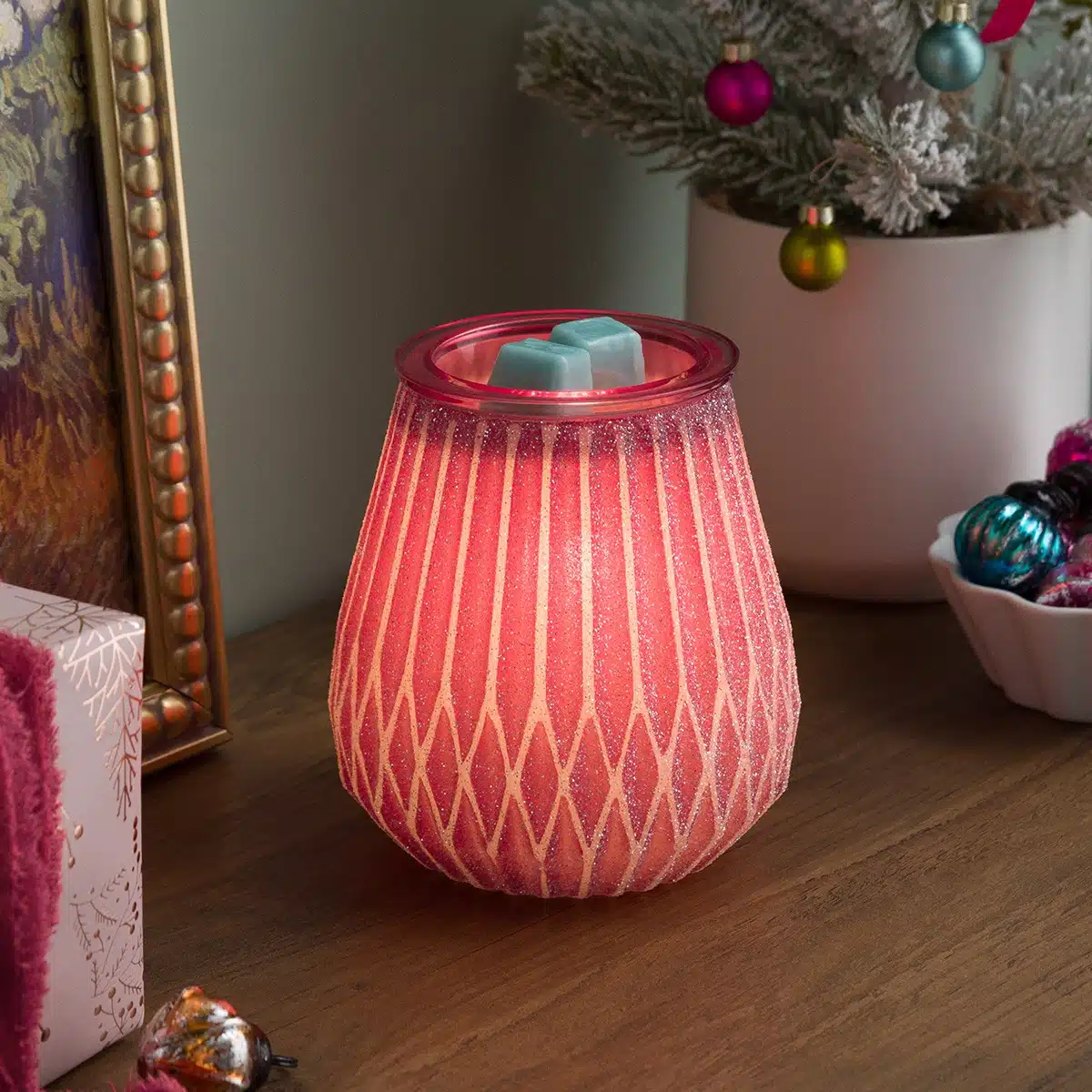 Frosted in Fuchsia Scentsy Warmer Styled Frosted in Fuchsia Scentsy Warmer Styled