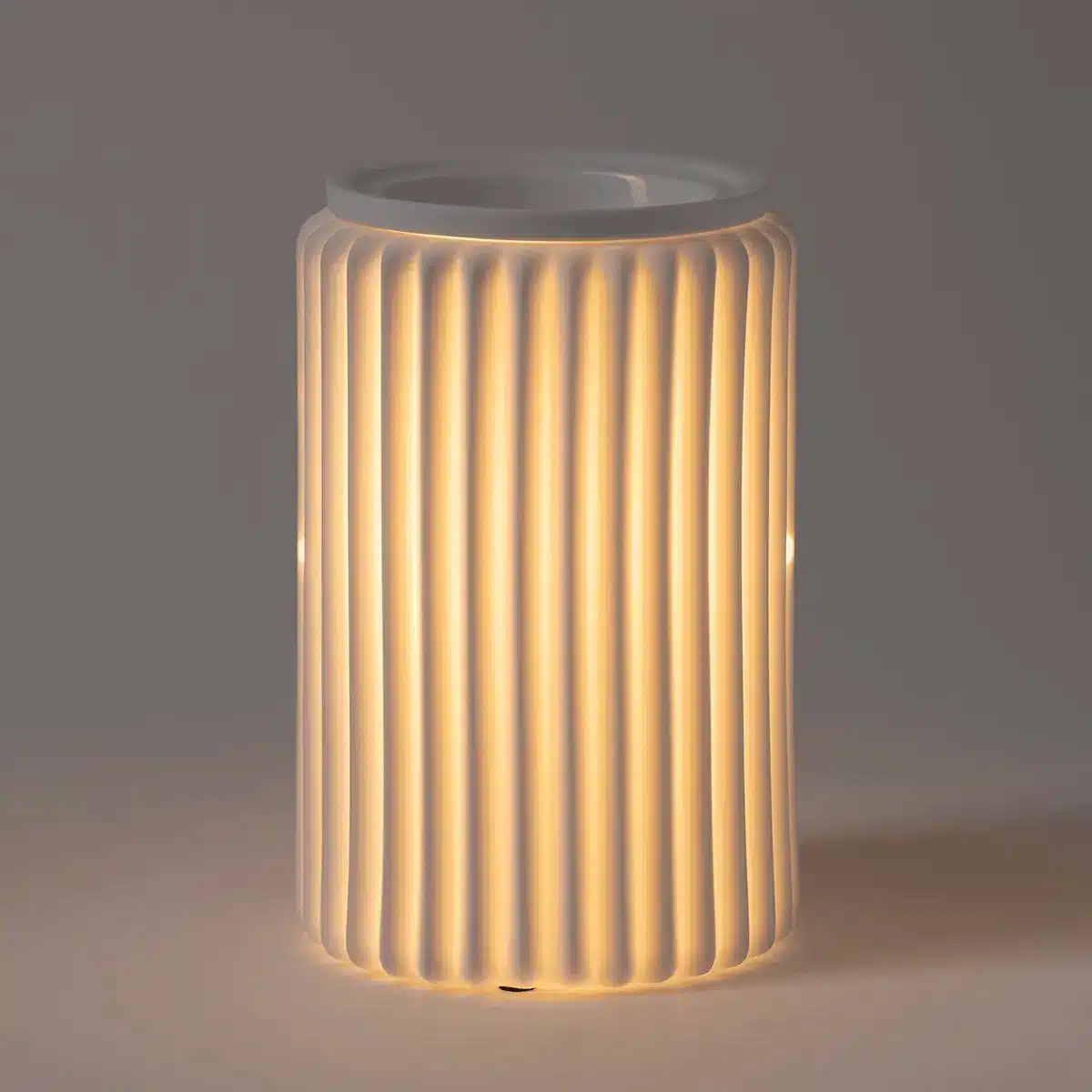 Fluted Glow Scentsy Warmer - Dark Setting Fluted Glow Scentsy Warmer - Dark Setting