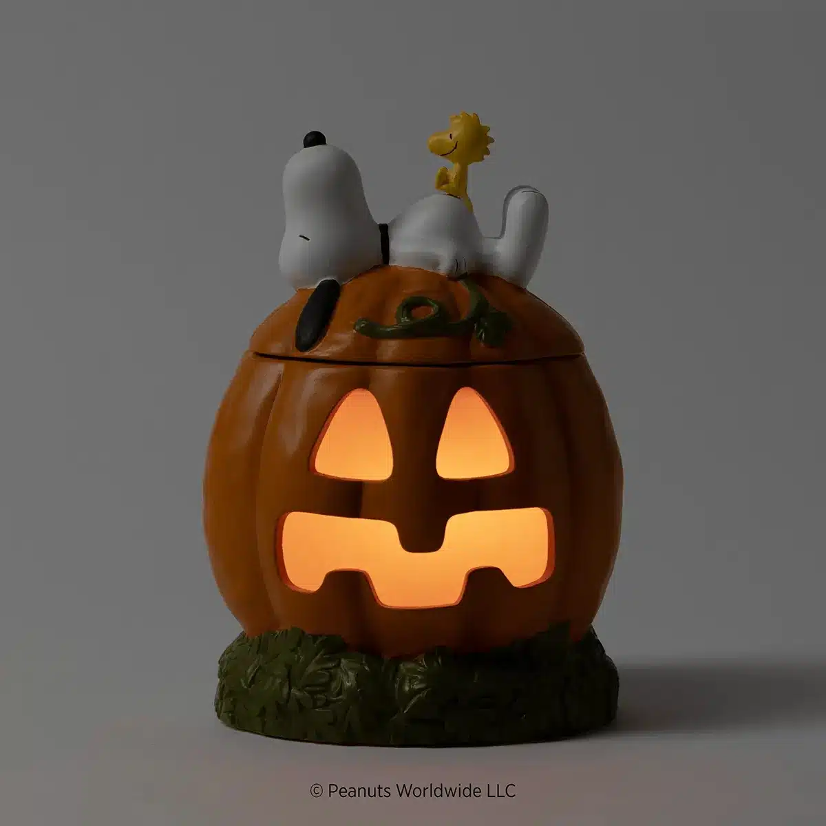 Snoopy’s™ Pumpkin Patch – Scentsy Warmer Dark Setting Snoopy’s™ Pumpkin Patch – Scentsy Warmer Dark Setting