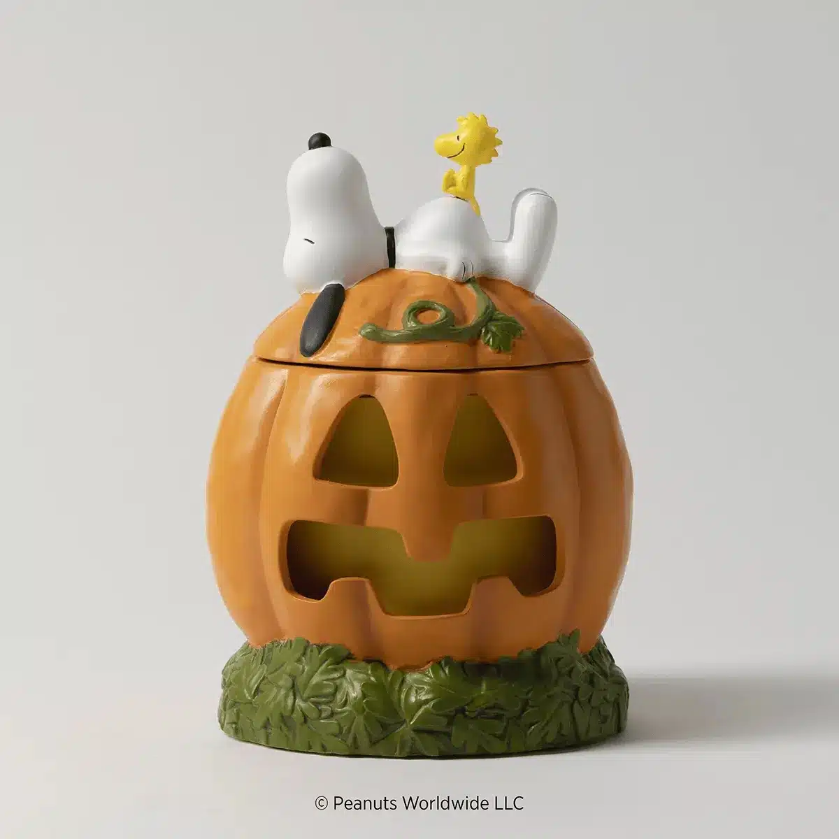 Snoopy’s™ Pumpkin Patch – Scentsy Warmer Switched Off Snoopy’s™ Pumpkin Patch – Scentsy Warmer Switched Off