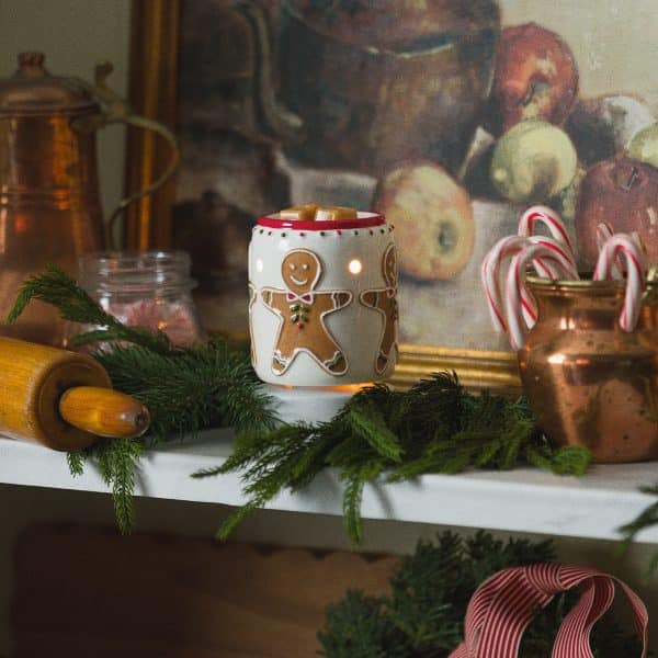 Gingerbread Snap Scentsy Mini Warmer with Tabletop Base Styled