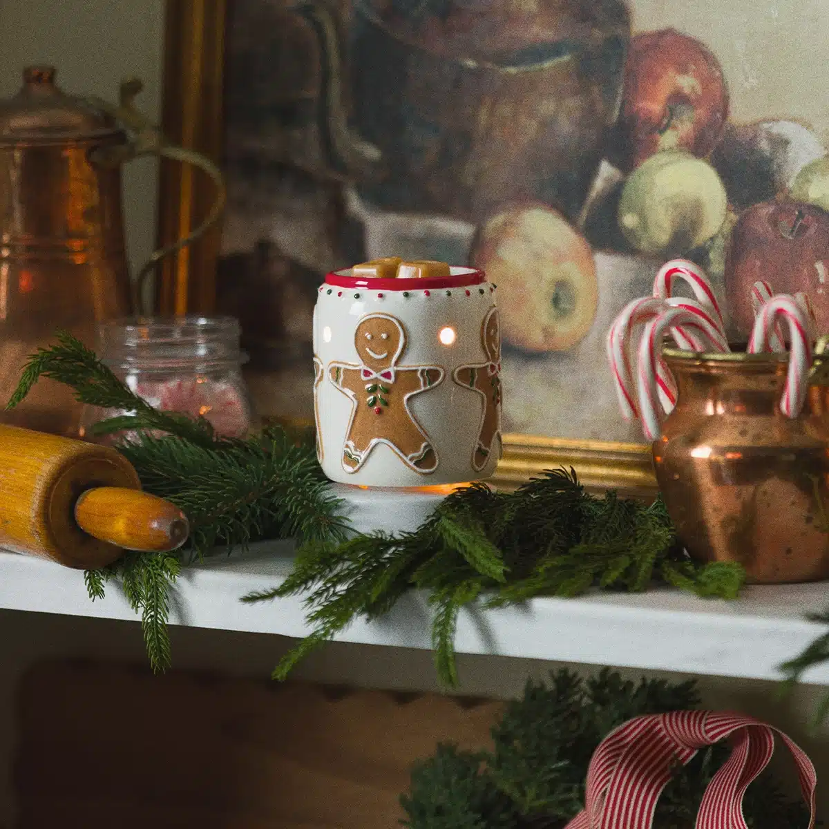 Gingerbread Snap Scentsy Mini Warmer with Tabletop Base Styled Gingerbread Snap Scentsy Mini Warmer with Tabletop Base Styled