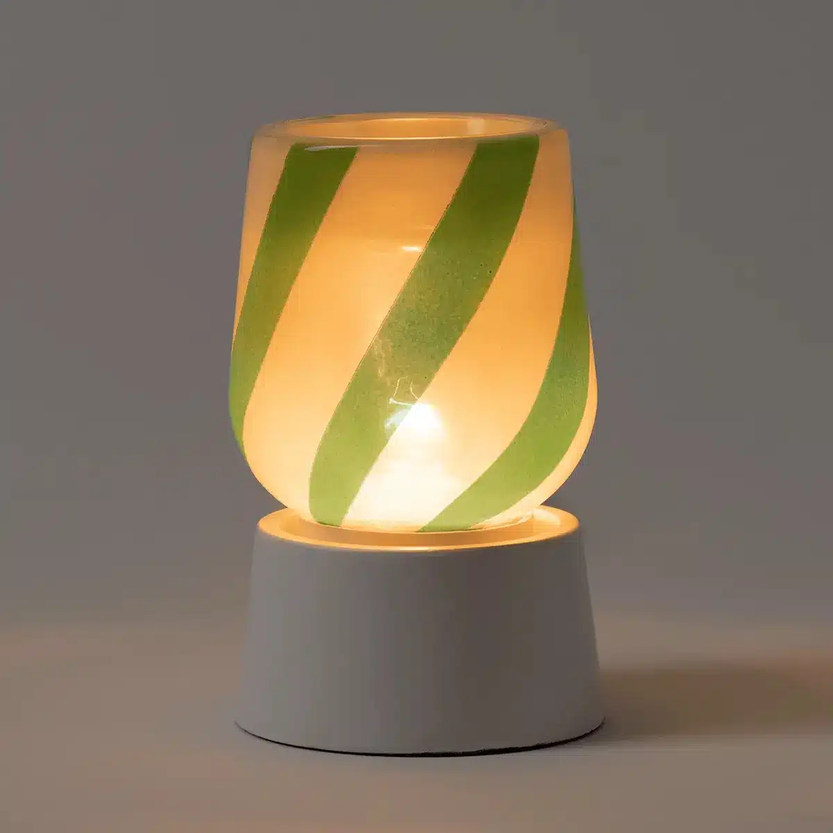 Polar Mint Scentsy Mini Warmer with Tabletop Base Dark Setting Polar Mint Scentsy Mini Warmer with Tabletop Base Dark Setting