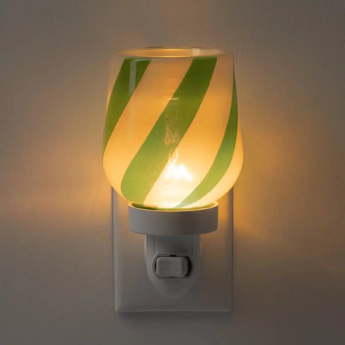 Polar Mint Scentsy Plugin Mini Warmer Dark Setting Polar Mint Scentsy Plugin Mini Warmer Dark Setting