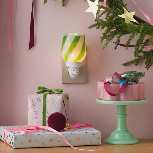 Polar Mint Scentsy Plugin Mini Warmer Styled 1