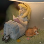 Disney Alice in Wonderland Down the Rabbit Hole – Scentsy Warmer Close Up